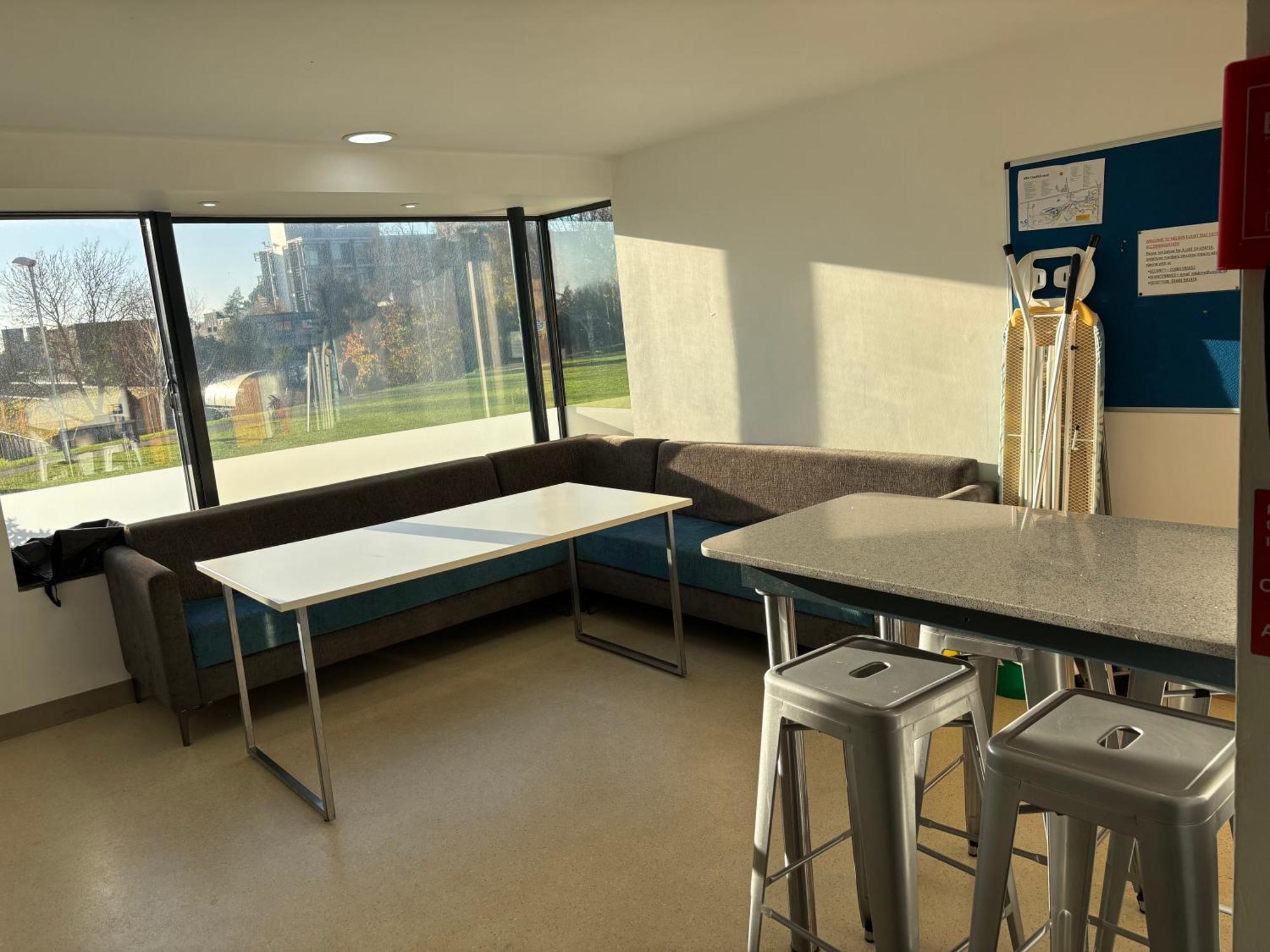 Broadview Hotel NWI Room photo