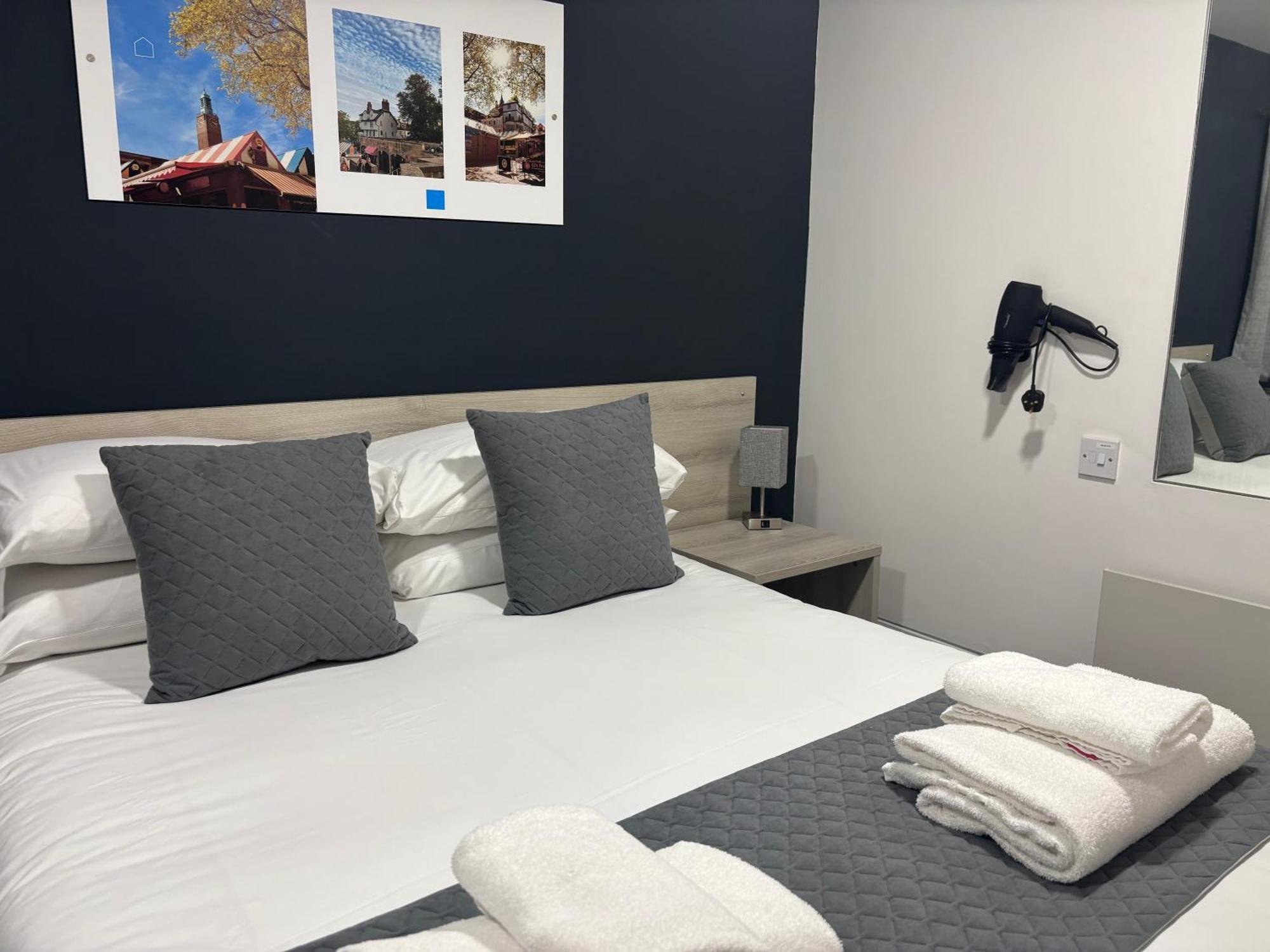 Broadview Hotel NWI Room photo