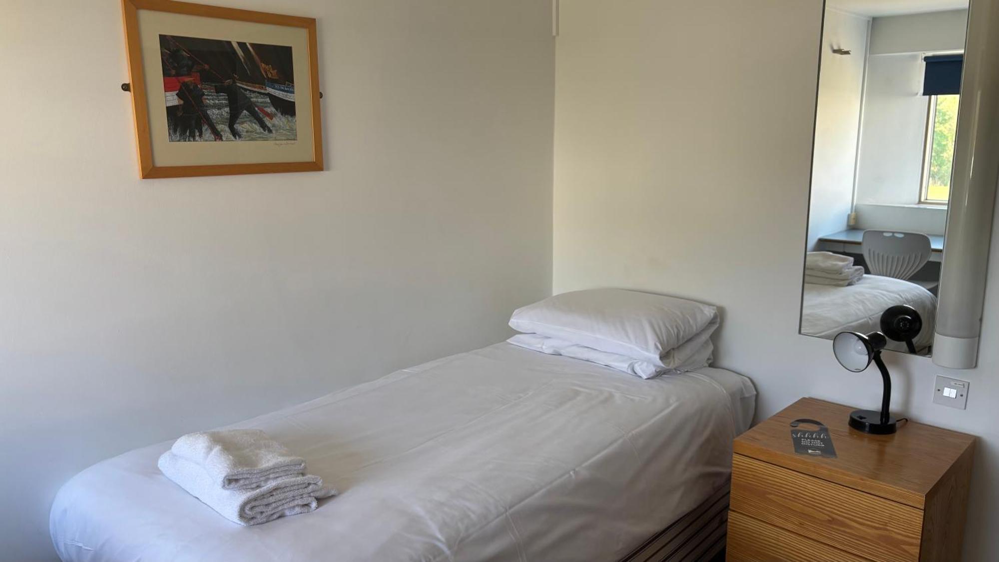 Broadview Hotel NWI Room photo